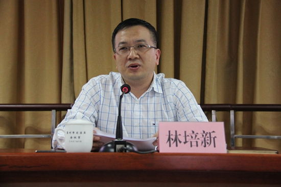 林培新局长为全体党员干部上专题党课